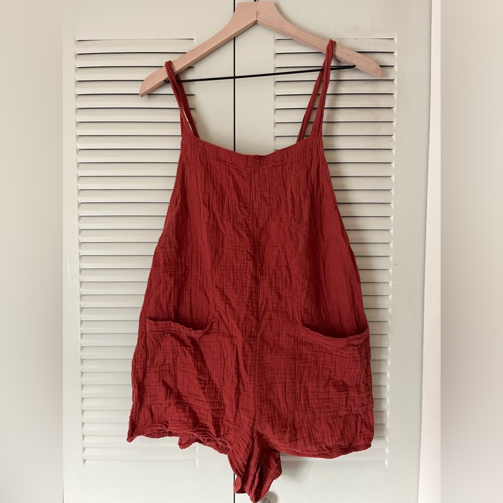 • Xhilaration Romper •